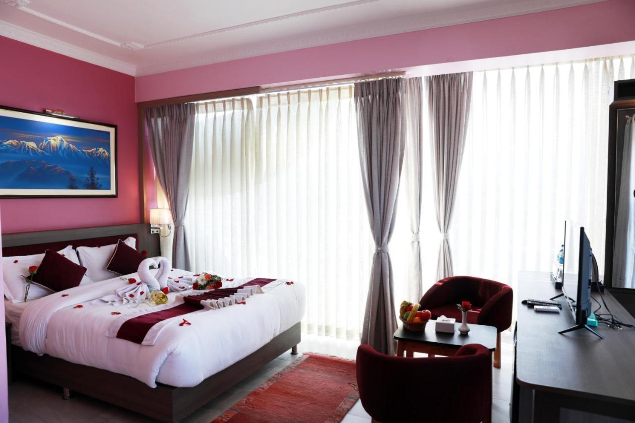Hotel Task International Pokhara Extérieur photo
