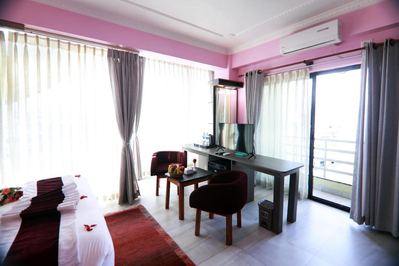 Hotel Task International Pokhara Extérieur photo