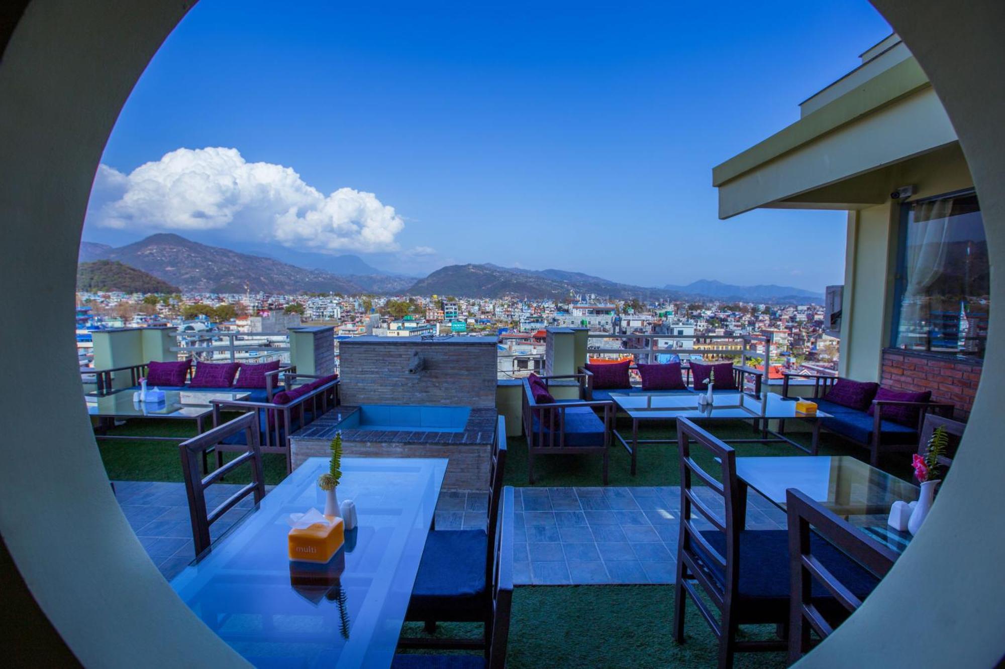 Hotel Task International Pokhara Extérieur photo