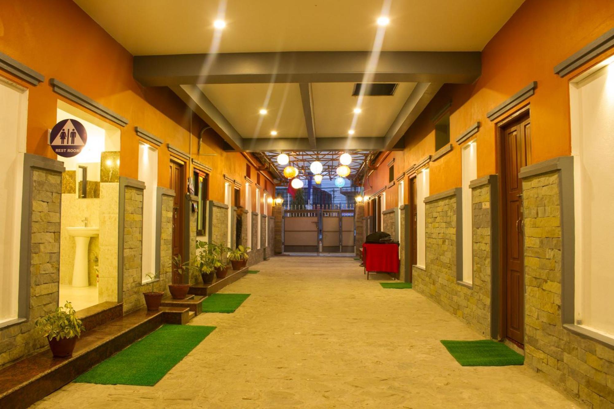 Hotel Task International Pokhara Extérieur photo