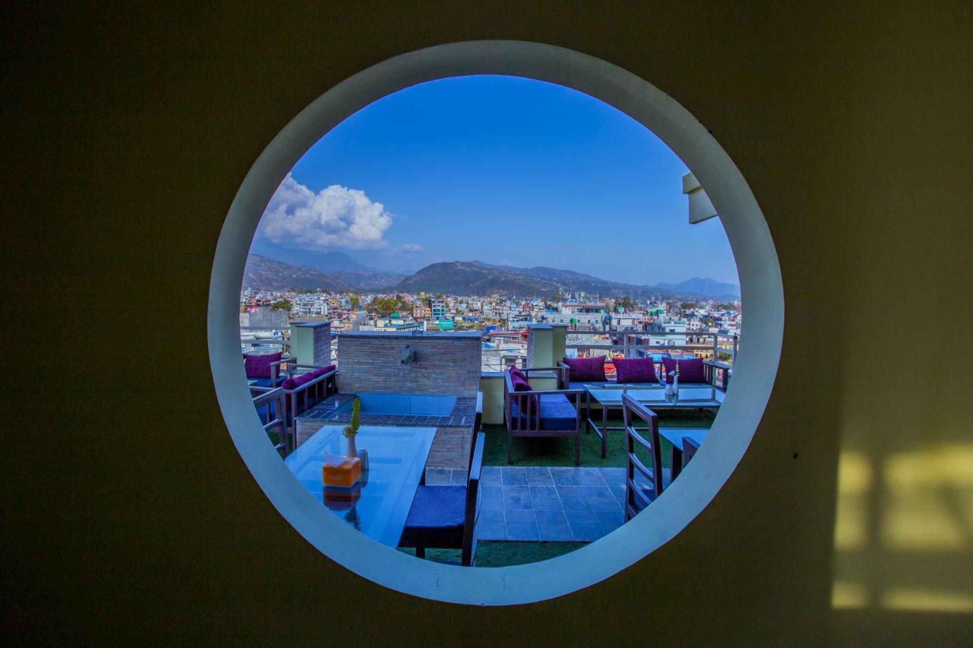 Hotel Task International Pokhara Extérieur photo