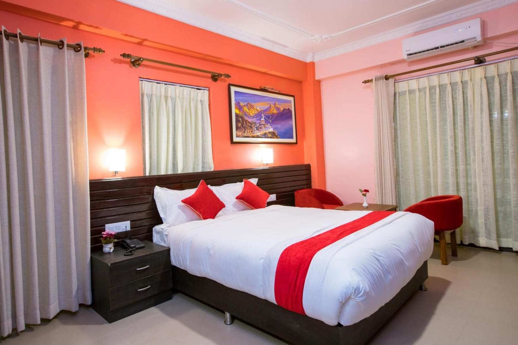 Hotel Task International Pokhara Extérieur photo